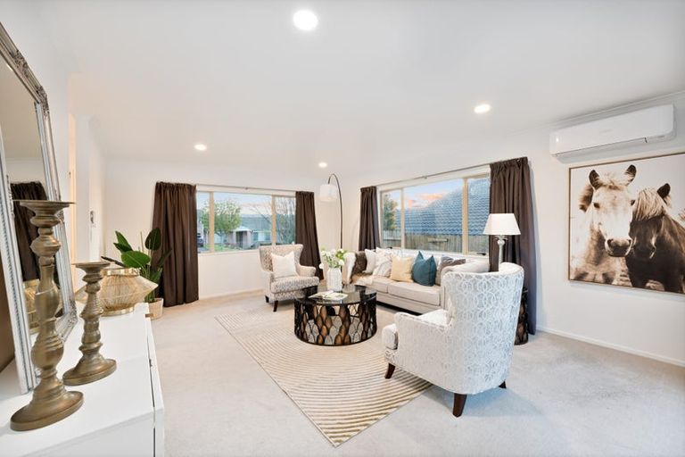 Photo of property in 36 Fleetwood Drive, Henderson, Auckland, 0612