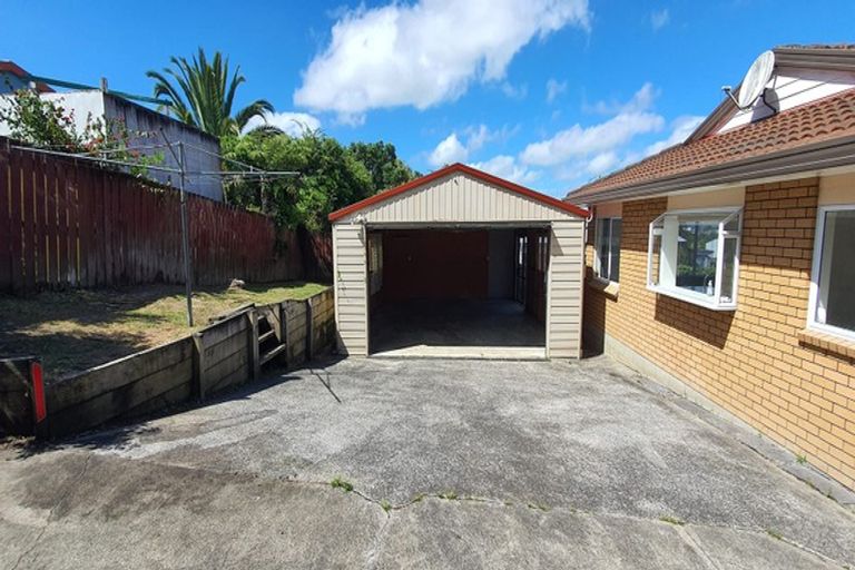 Photo of property in 11 Kearney Place, Massey, Auckland, 0614