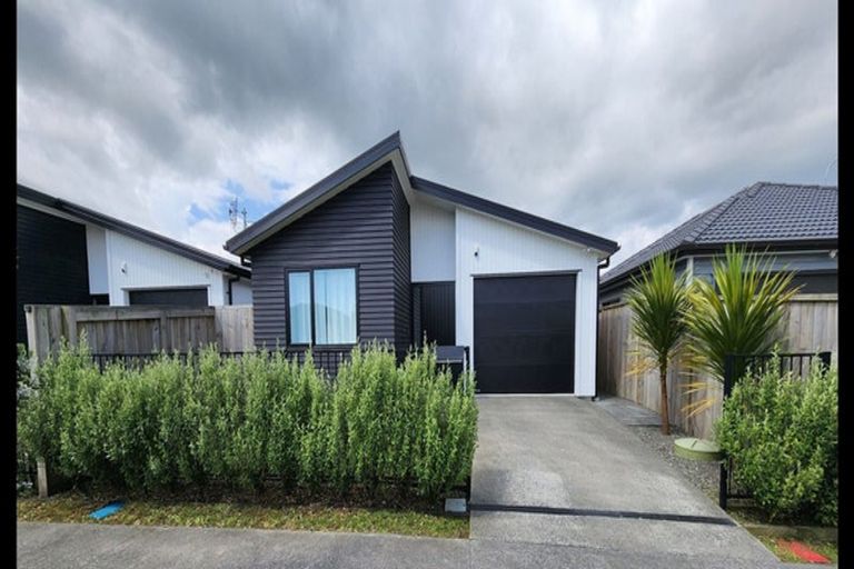 Photo of property in 3 Castlepoint Avenue, Takanini, 2110