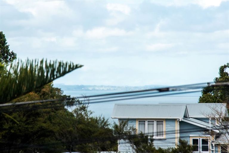 Photo of property in 57 Cliff View Drive, Green Bay, Auckland, 0604