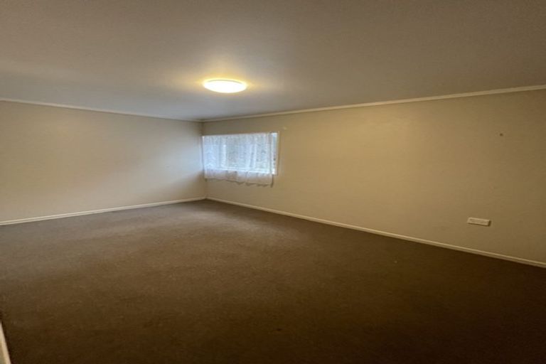 Photo of property in 4 Kervil Avenue, Te Atatu Peninsula, Auckland, 0610