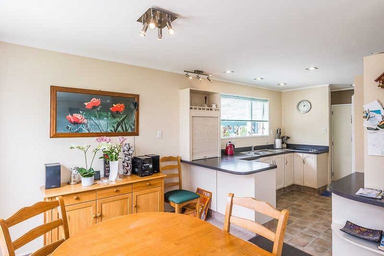 Photo of property in 16 Martin Road, Paraparaumu Beach, Paraparaumu, 5032