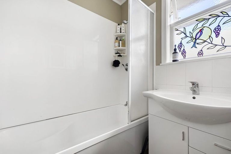 Photo of property in 30 Dellwood Avenue, Henderson, Auckland, 0612