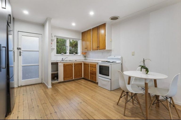 Photo of property in 1/420 Beach Road, Mairangi Bay, Auckland, 0630