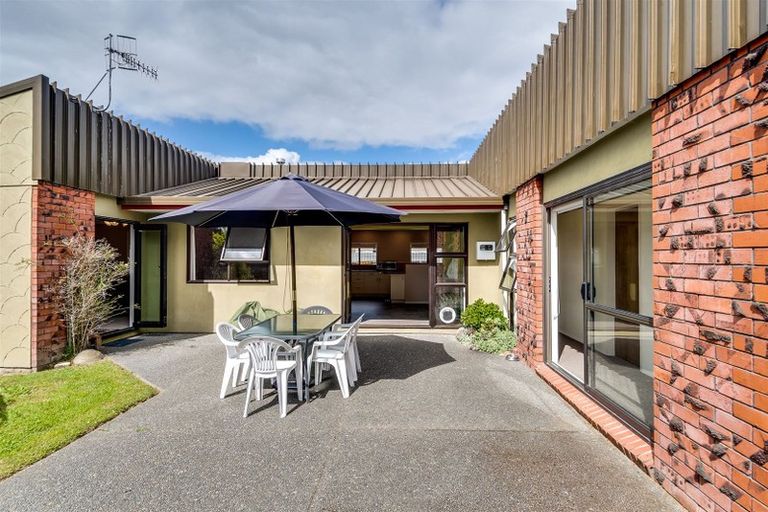 Photo of property in 6 Cooke Place, Taradale, Napier, 4112