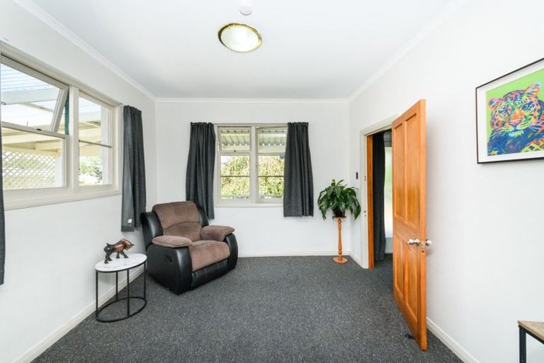 Photo of property in 5 Rangitira Avenue, Palmerston North, 4414