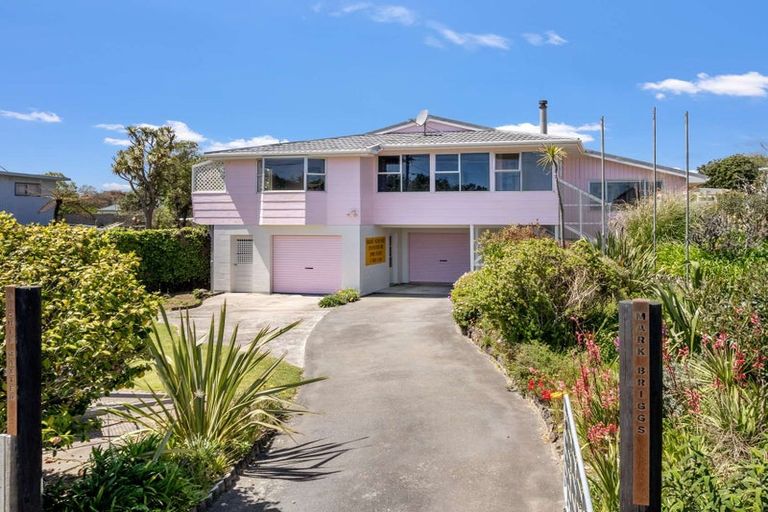 Photo of property in 14 Manga-pirau Street, Waikawa Beach, Manakau, 5573
