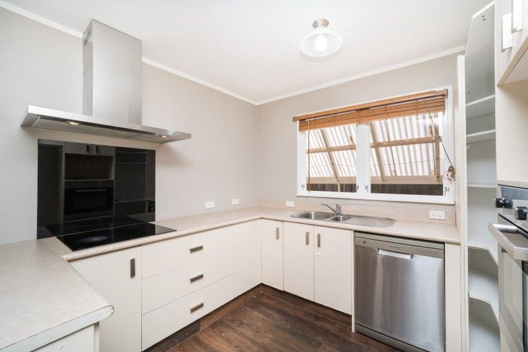 Photo of property in 20 Rhodes Drive, Kelvin Grove, Palmerston North, 4414
