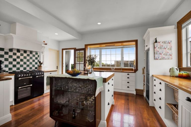 Photo of property in 416 Frankley Road, Hurdon, New Plymouth, 4310