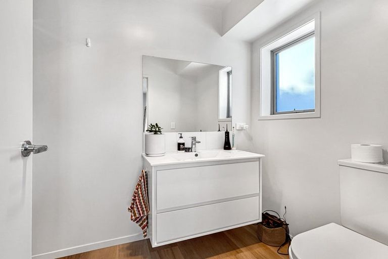 Photo of property in 233a Point Wells Road, Point Wells, 0986