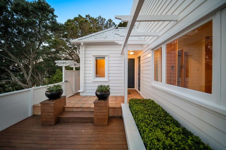 Photo of property in 78 The Crescent, Roseneath, Wellington, 6011