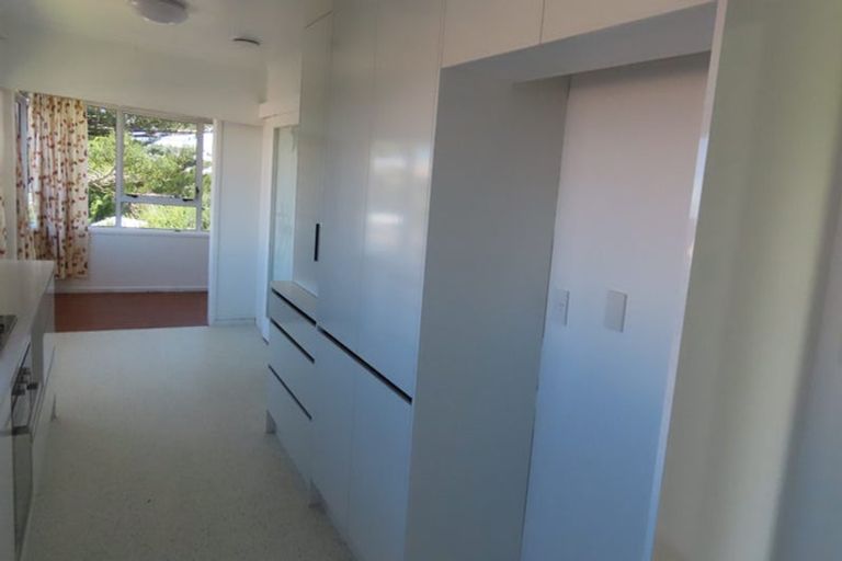 Photo of property in 10 Camelot Place, Glenfield, Auckland, 0629