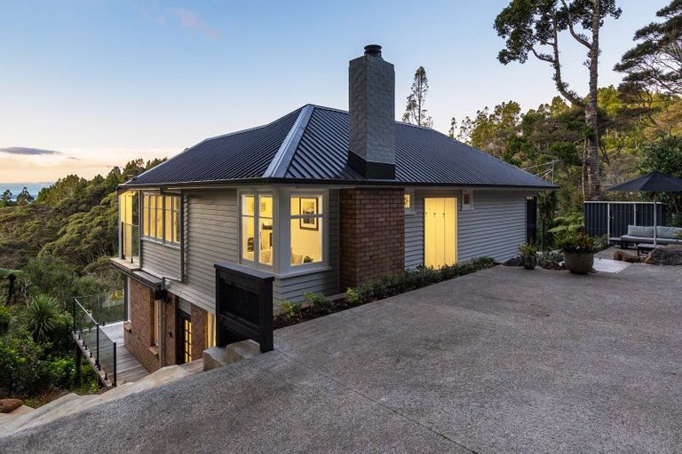 Photo of property in 97 Scenic Drive, Titirangi, Auckland, 0604