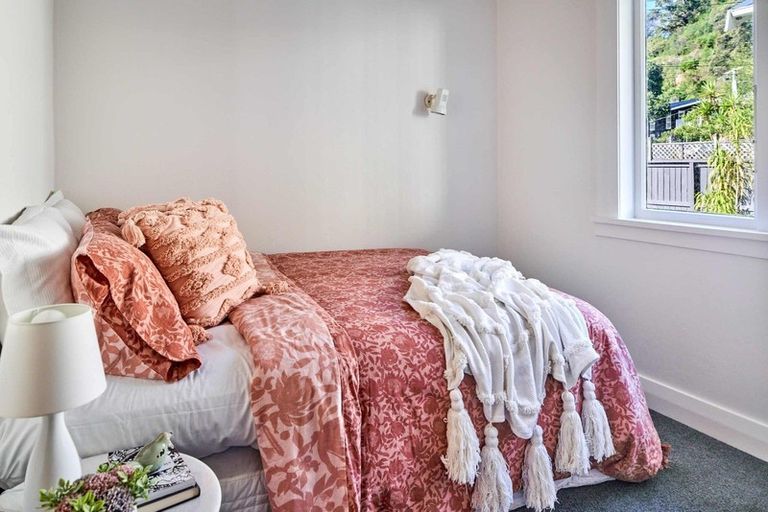 Photo of property in 54 Ferry Street, Seatoun, Wellington, 6022