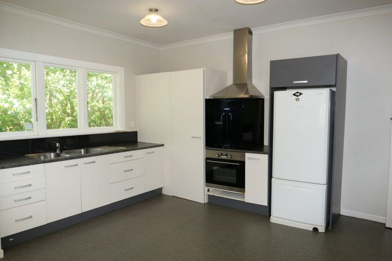 Photo of property in 5 Burrows Avenue, Karori, Wellington, 6012
