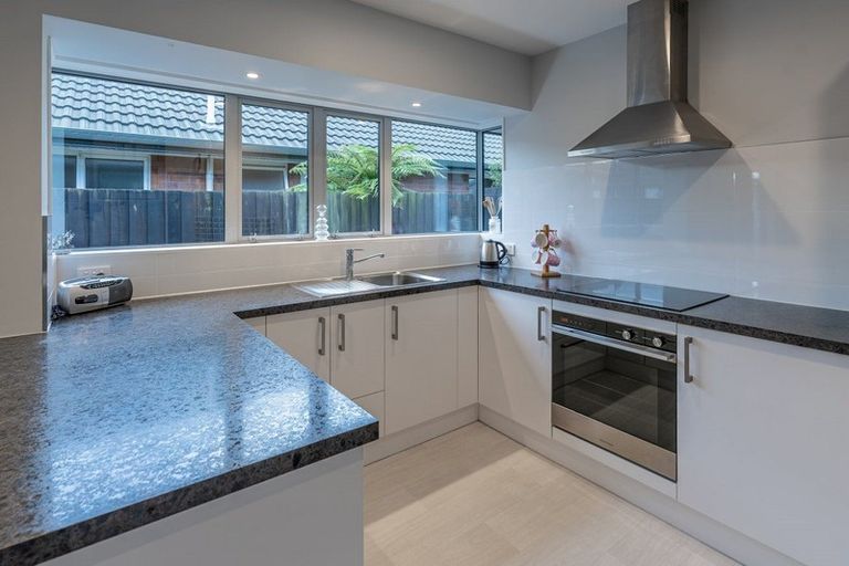 Photo of property in 2/12 Kirsten Place, Parklands, Christchurch, 8083