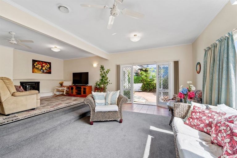 Photo of property in 27 Camelot Place, Glenfield, Auckland, 0629