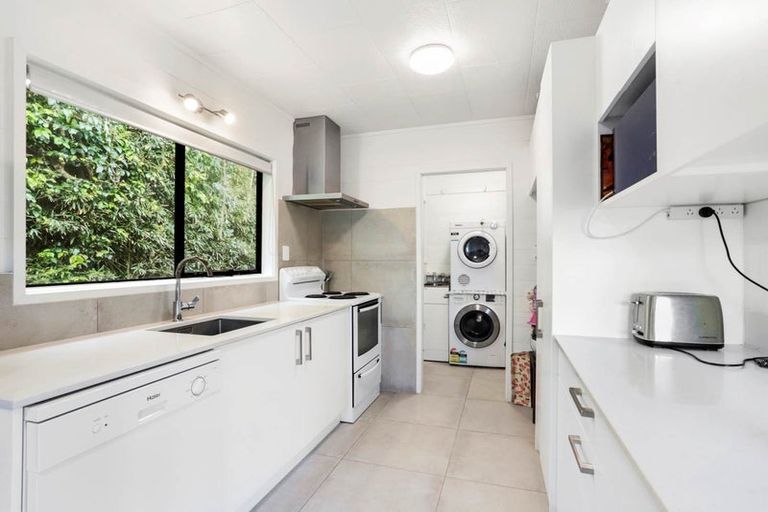 Photo of property in 184 Hutchinson Avenue, New Lynn, Auckland, 0600