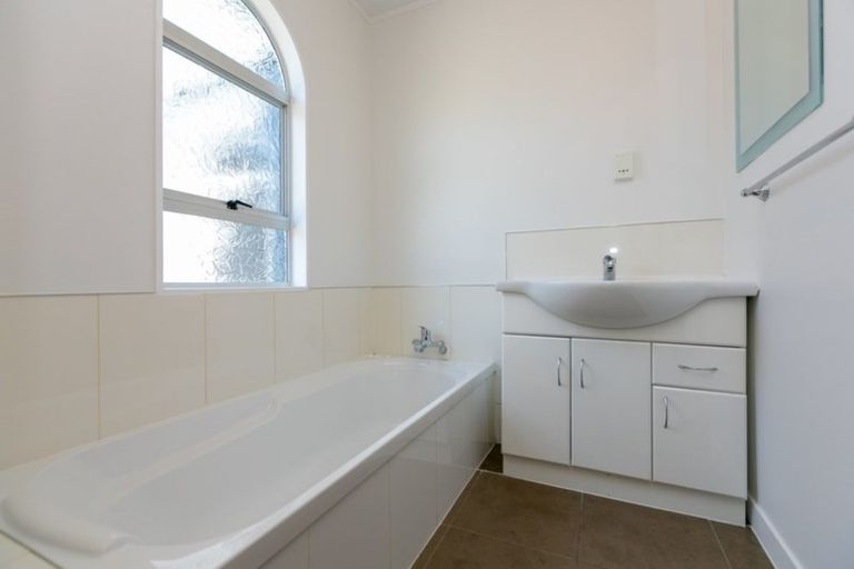 Photo of property in 16 Saint Ives Grove, Whalers Gate, New Plymouth, 4310