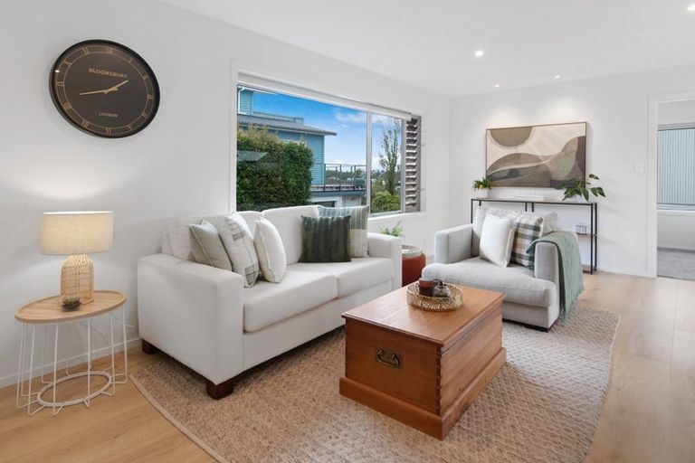 Photo of property in 18 Ridge Road, Waiake, Auckland, 0630