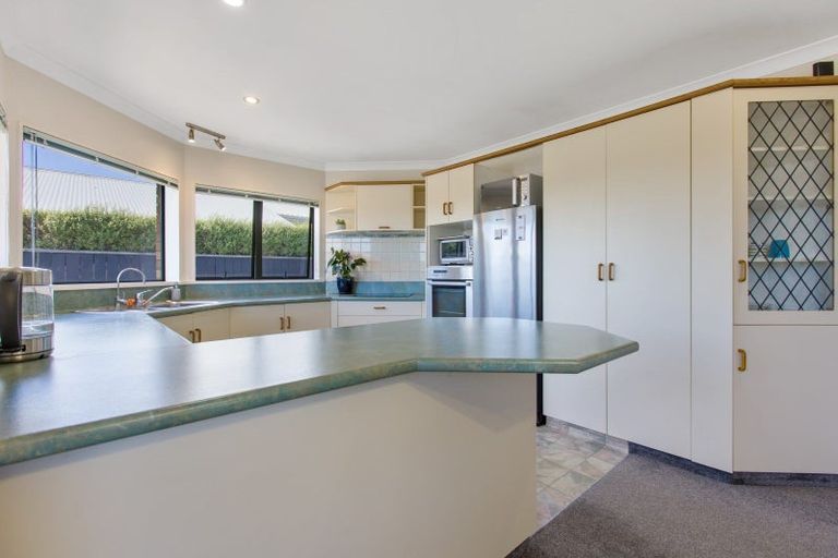 Photo of property in 18 Karamu Street, Te Atatu Peninsula, Auckland, 0610
