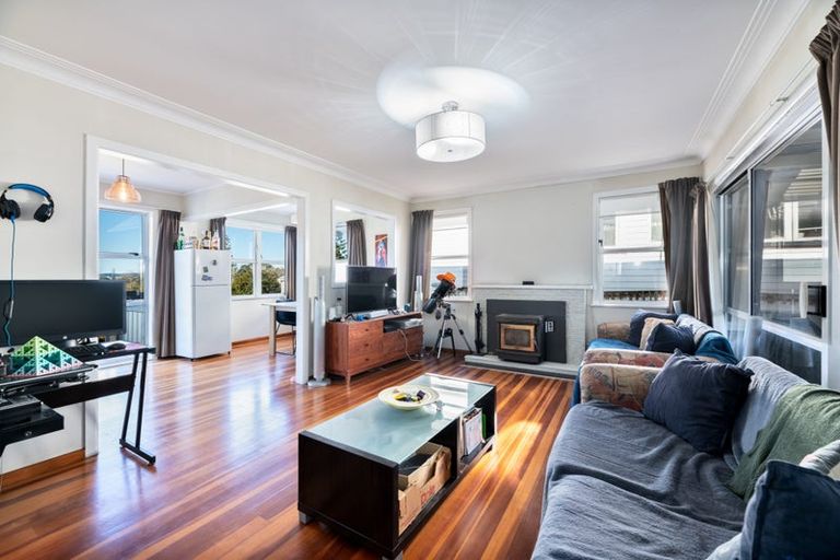 Photo of property in 18 Huruhuru Road, Massey, Auckland, 0614