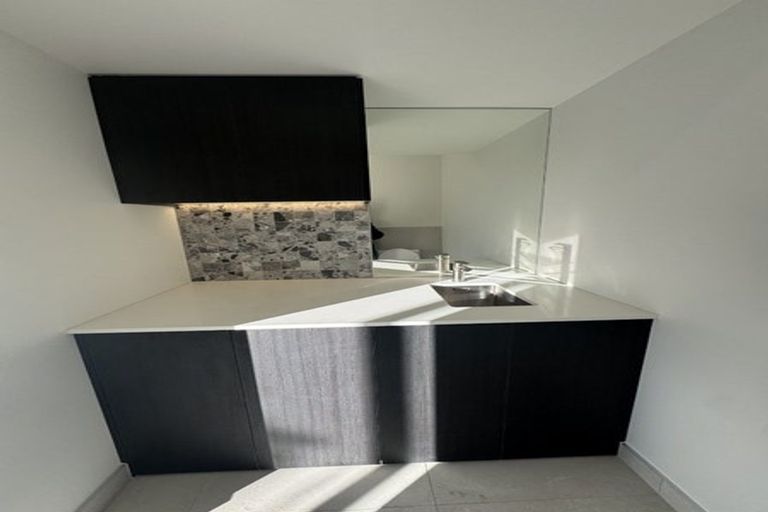 Photo of property in 8/666 Swanson Road, Swanson, Auckland, 0612