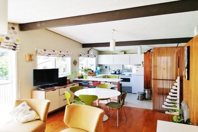 Photo of property in 10 Paramu Avenue, Birkdale, Auckland, 0626