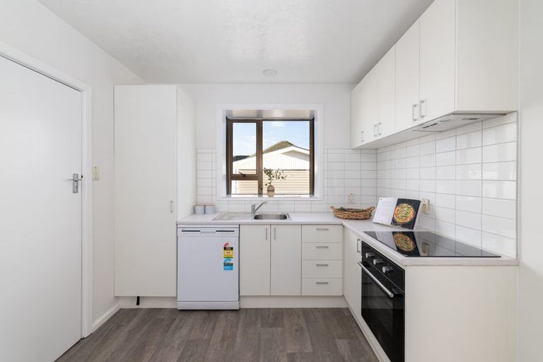 Photo of property in 48 Tauiwi Crescent, Hei Hei, Christchurch, 8042