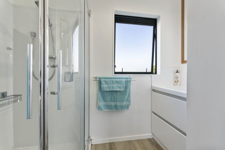 Photo of property in 109 Hillcrest Drive, Kelvin Grove, Palmerston North, 4414