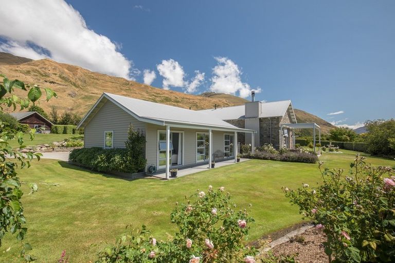 Photo of property in 2 Elderberry Crescent, Wanaka, 9305