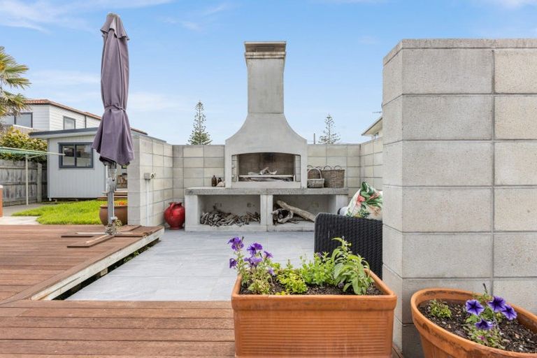 Photo of property in 34 The Esplanade, Westshore, Napier, 4110