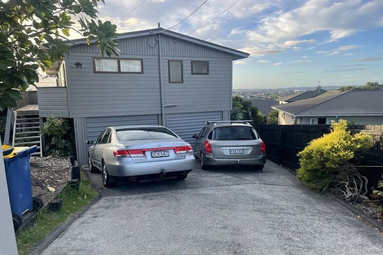 Photo of property in 136 Luckens Road, West Harbour, Auckland, 0618