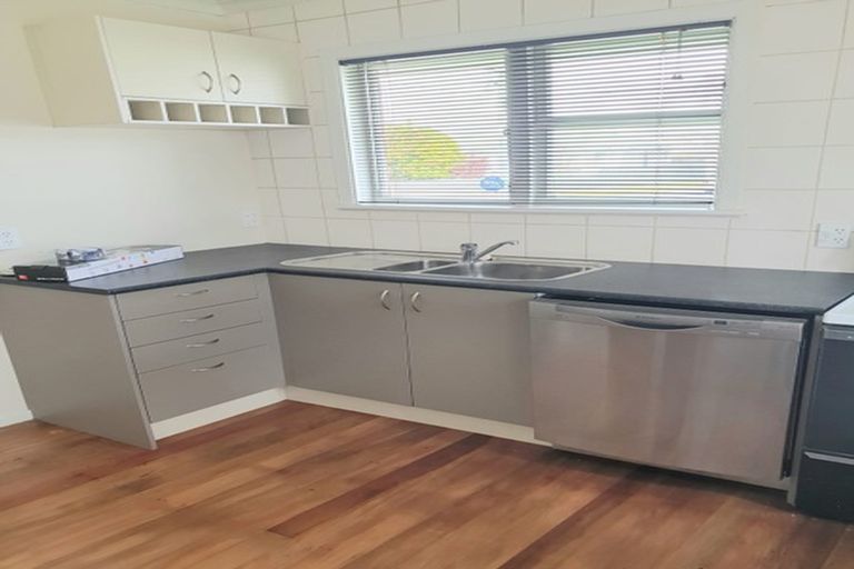Photo of property in 8f1-c Exchange Street, Ebdentown, Upper Hutt, 5018