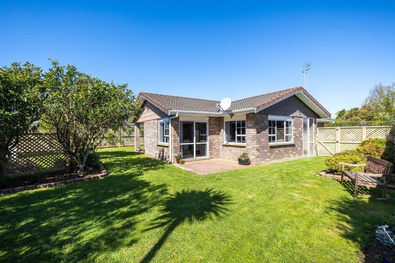 Photo of property in 7 Boulevard Drive, Merrilands, New Plymouth, 4312