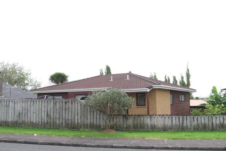 Photo of property in 8a Paton Avenue, Te Atatu South, Auckland, 0610