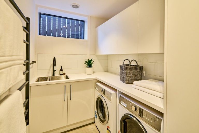 Photo of property in 21 Seaview Terrace, Northland, Wellington, 6012