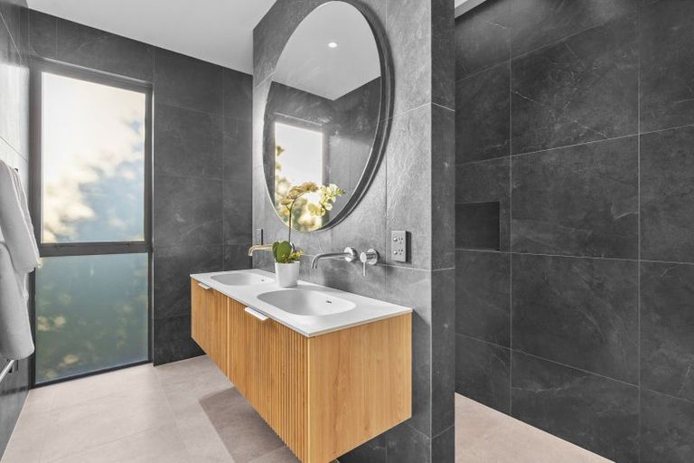 Photo of property in 8 Kerrera Lane, Jacks Point, Queenstown, 9371