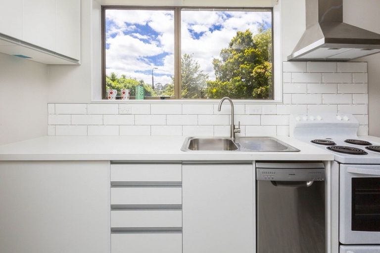 Photo of property in 21f1- Roband Crescent, Brown Owl, Upper Hutt, 5018