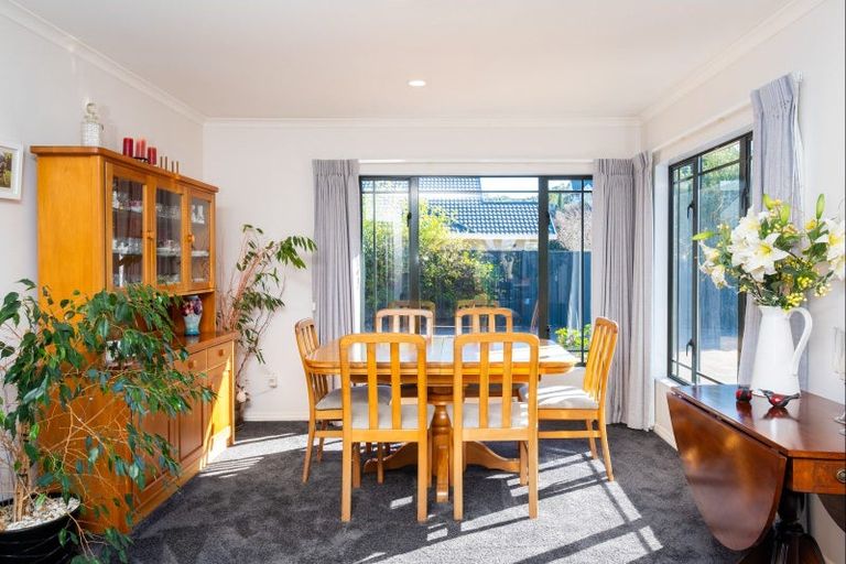 Photo of property in 11 Pukekura Place, Taradale, Napier, 4112
