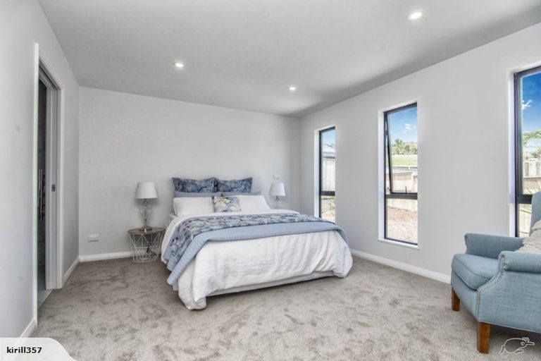 Photo of property in 9 Nerehana Place, Red Beach, 0932