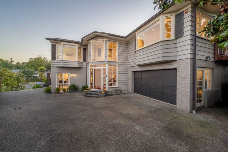 Photo of property in 8 Kerry Dell, Cockle Bay, Auckland, 2014