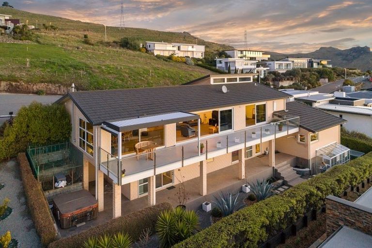 Photo of property in 9 Stoneyridge Close, Mount Pleasant, Christchurch, 8081
