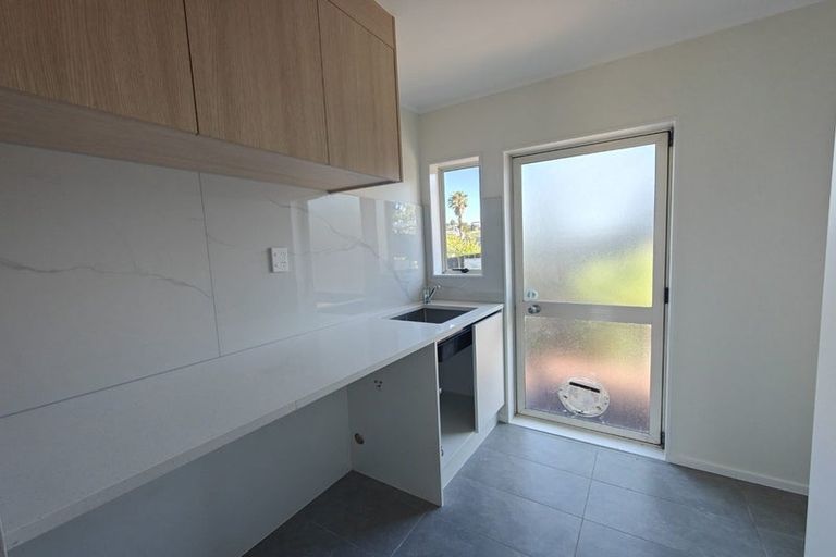 Photo of property in 20 Jumento Place, Unsworth Heights, Auckland, 0632