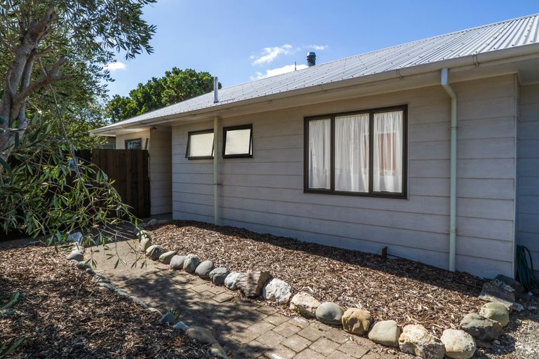 Photo of property in 2 Waimea West Road, Brightwater, 7022