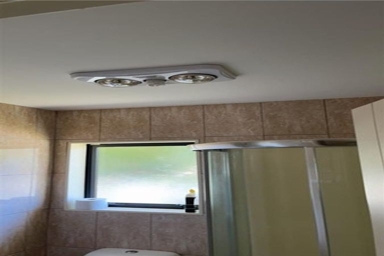 Photo of property in 24 Moor Avenue, Te Atatu Peninsula, Auckland, 0610