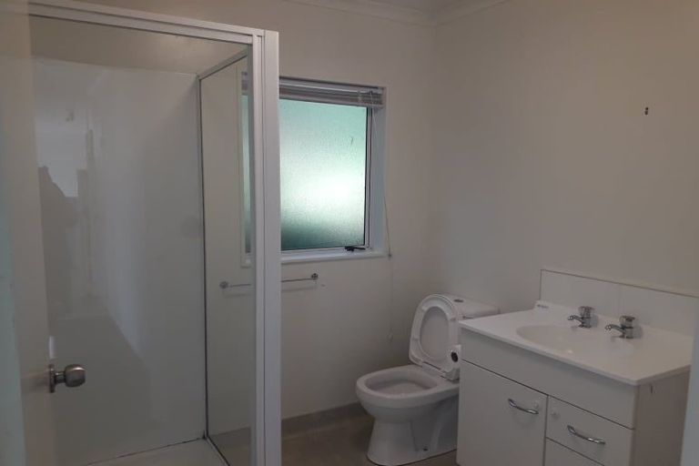 Photo of property in 64 Newlands Road, Newlands, Wellington, 6037