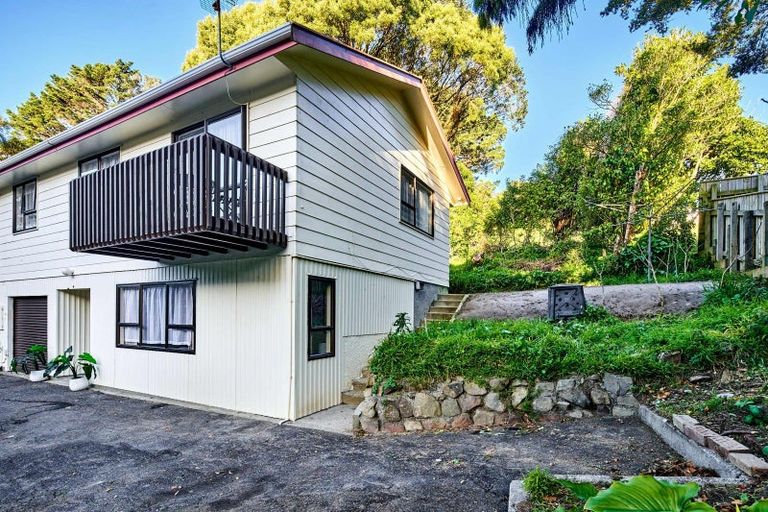 Photo of property in 72b Newlands Road, Newlands, Wellington, 6037
