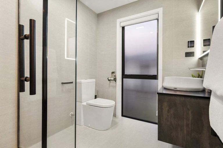 Photo of property in 5 Kina Place, Long Bay, Auckland, 0630