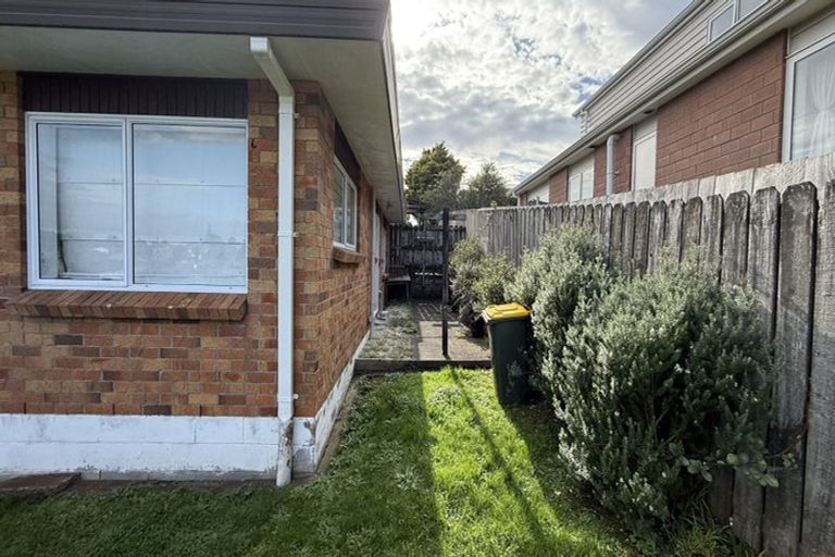 Photo of property in 3/74 West Coast Road, Glen Eden, Auckland, 0602
